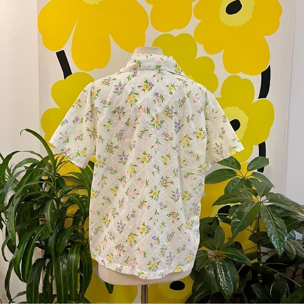 Vintage 1970s Rainbow Flower Power Collared Short Sleeve Button Down Blouse - Picture 4 of 7